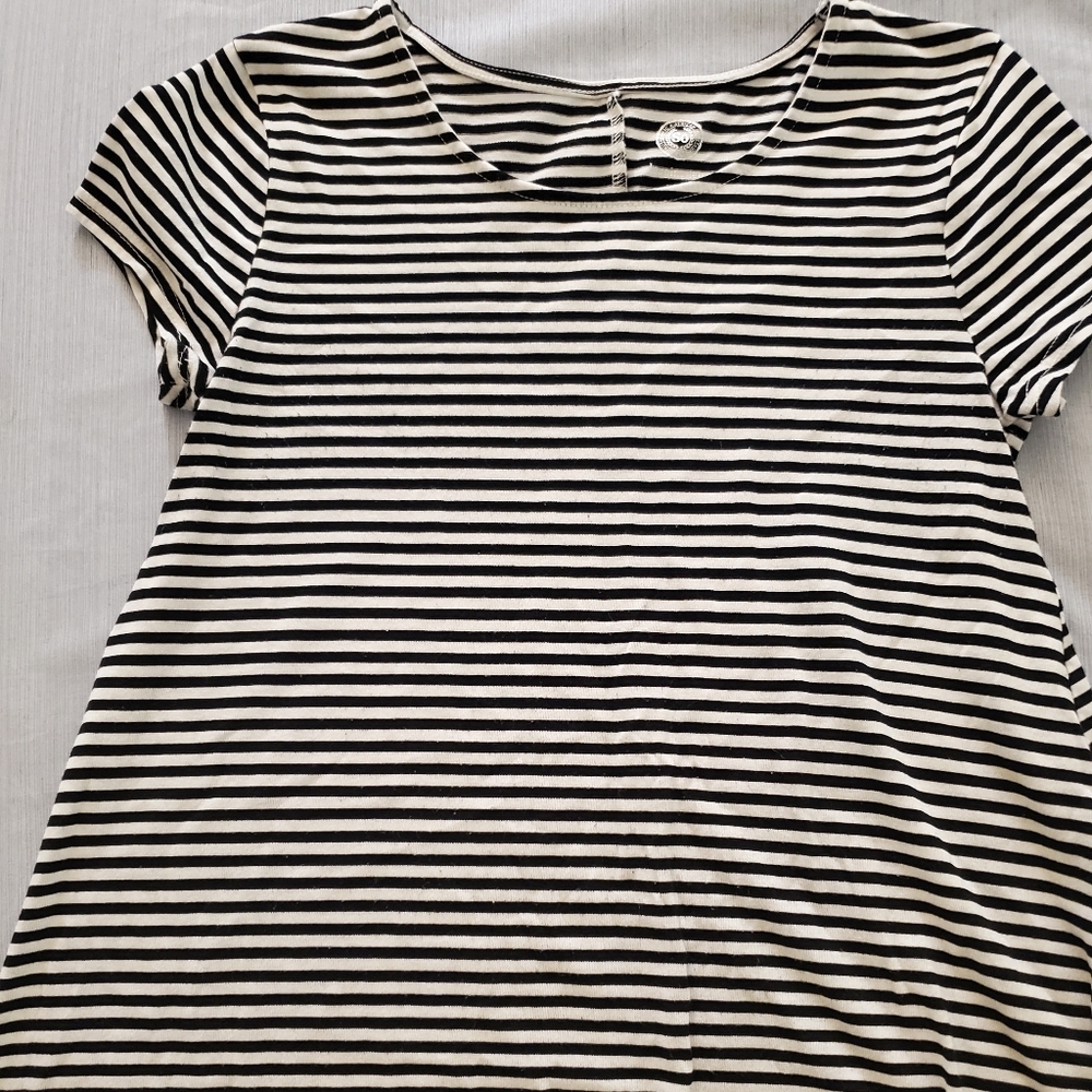 Black and white leggings tshirt